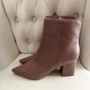 Marc Fisher lt tan leather block heel ankle boots 8.5